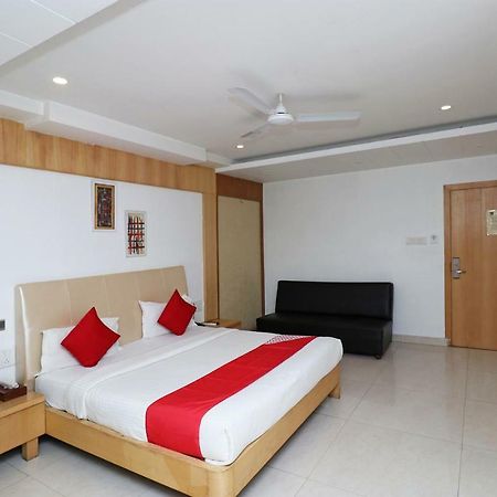 Oyo 5843 Hotel Yash Inn Mirzāpur Exterior foto